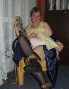 Read more about the article Erotic photos of intimate grannies and old ladies