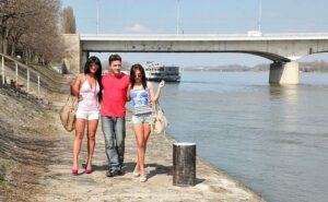 Read more about the article Fucked two brunettes